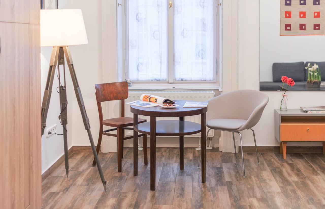 Family And Friends Apartment Budapest Bagian luar foto