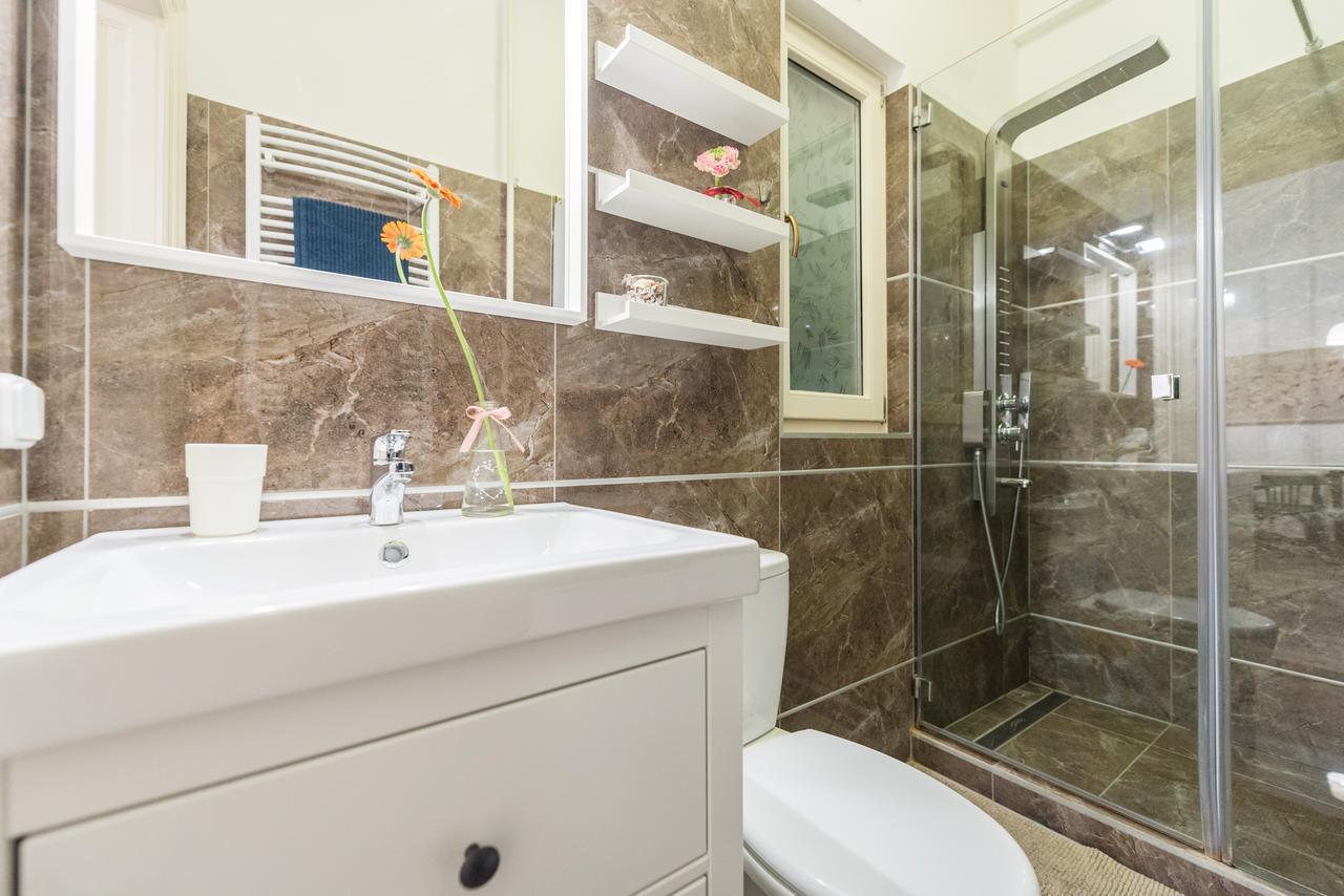 Family And Friends Apartment Budapest Bagian luar foto