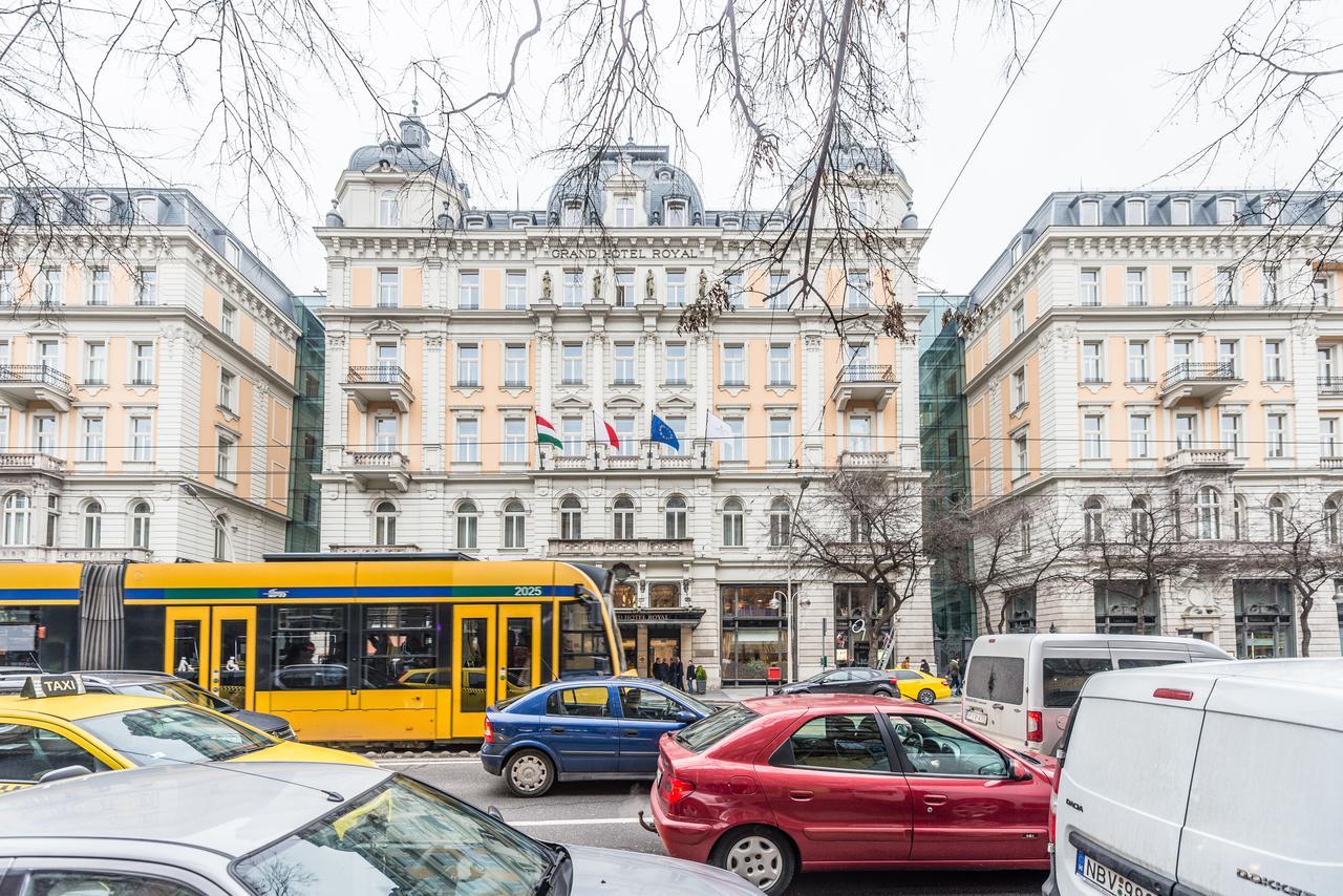 Family And Friends Apartment Budapest Bagian luar foto